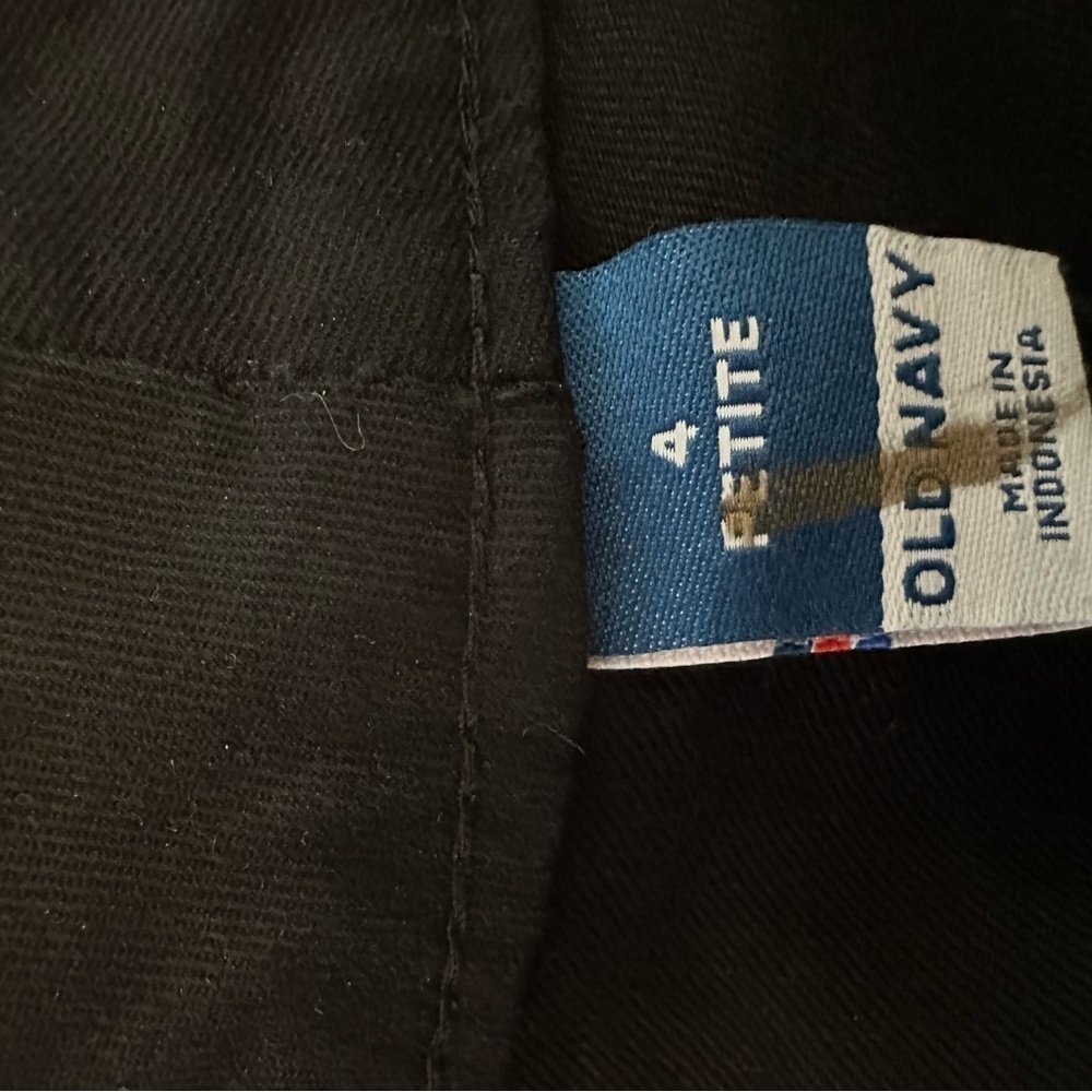 Womens Old Navy black pants 4 petite nwot - Picture 2 of 3